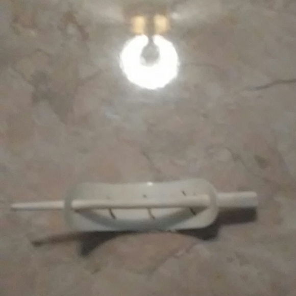 Ivory hair accessory - Picture 3 of 3